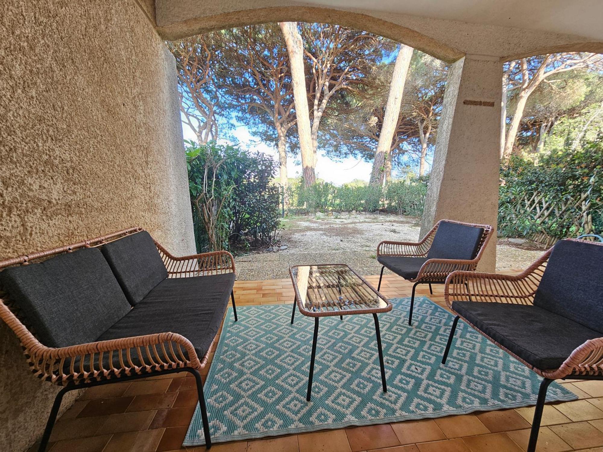 Appartement Golf De Valescure Avec Jardin Saint-Raphael  Exterior photo